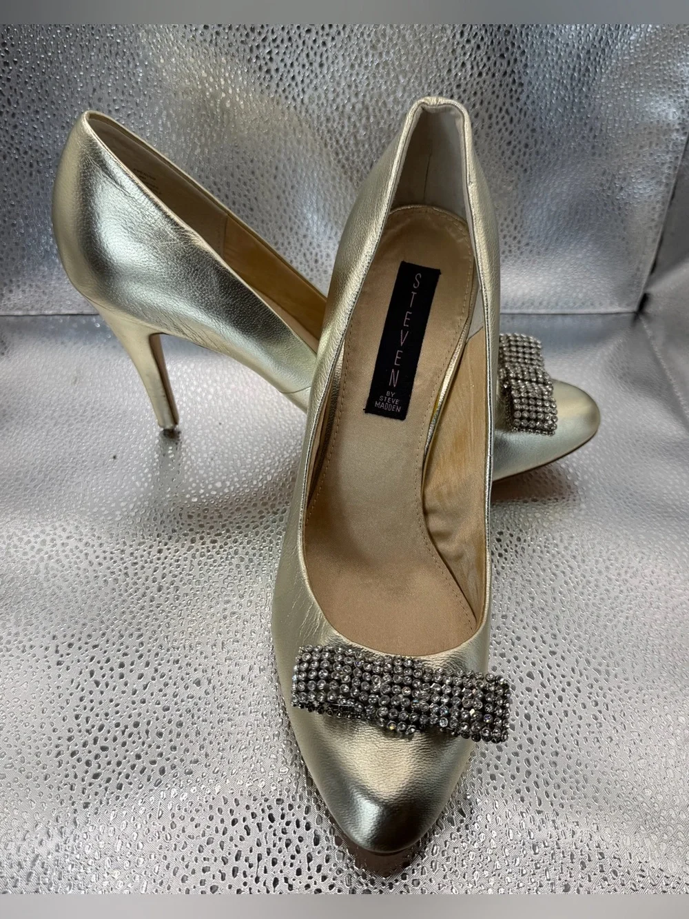 Steven by Steve Madden champagne gold stiletto pumps with rhinestone bow size 9
